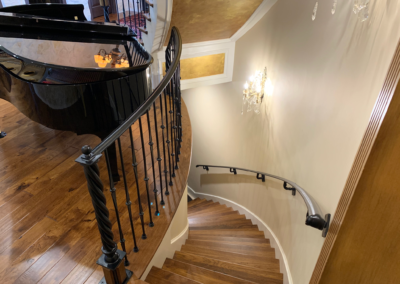 indoor-curved-metal-staircase-railing