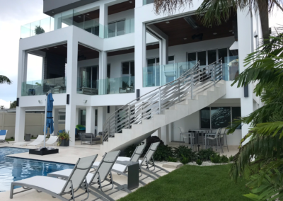 outdoor-stainless-curved-railing